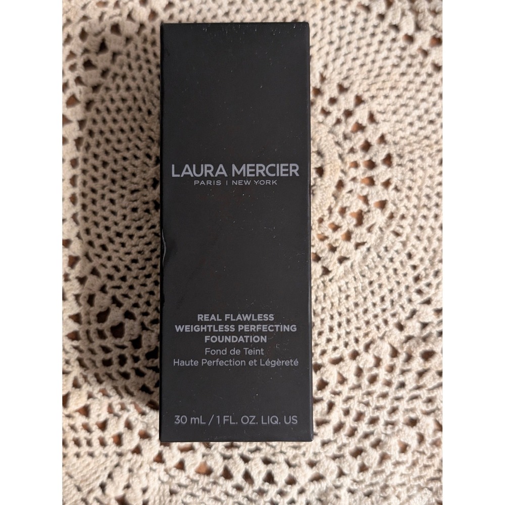 NIB Laura Mercier Real Flawless Weightless Perfecting Foundation 2N1 Cashew 1oz